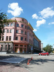 Банк России (1936).В 1990 зданию был присвоен статус памятника истории и культуры местного значения.В 1998-2002 гг. была проведена реконструкция здания,однако надпись Гос. банк СССР была оставлена.