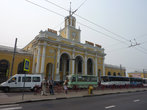 Железнодорожный вокзал Ярославль -главный, так как есть еще один вокзал, называемый Московским.