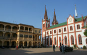 Ломе. Центральная площадь и Кафедральный собор.