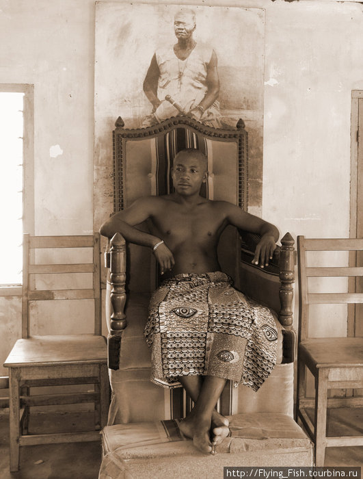 Наследный тоголезский принц Млапа-Ришар на троне предков Того