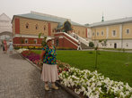 Красное здание — палаты бояр Романовых, или Келарские палаты.