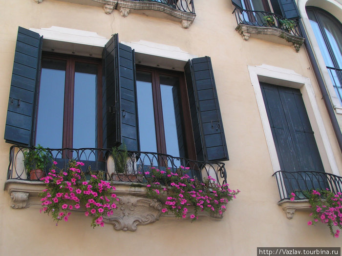 Цветочные балконы Падуя, Италия