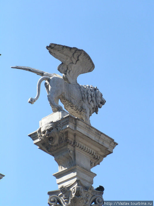 Крылатый лев парит в вышине Падуя, Италия