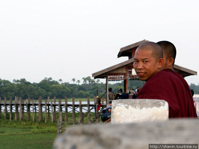 Монах на мосту Амарапура, Мьянма