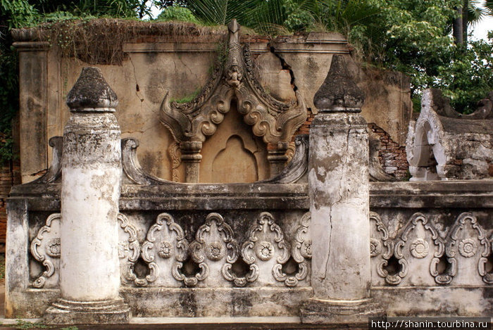 В монастыре Багайя Кияунг все же есть и каменные сооружения Амарапура, Мьянма