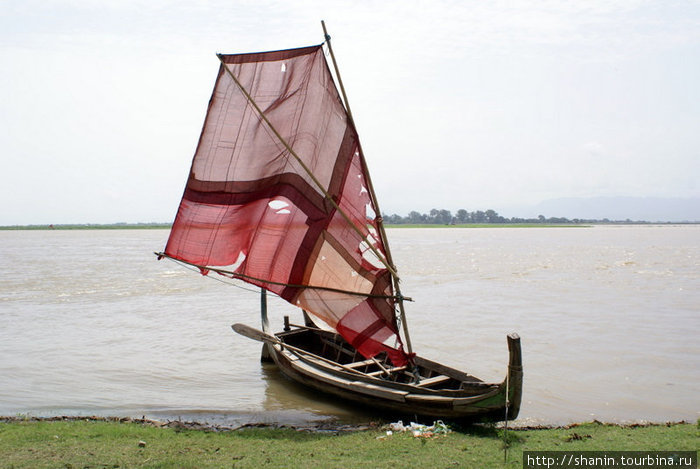 На берегу Иравади Мингун, Мьянма