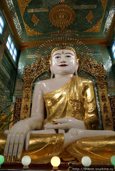 Огромный сидящий Будда Сагайн, Мьянма