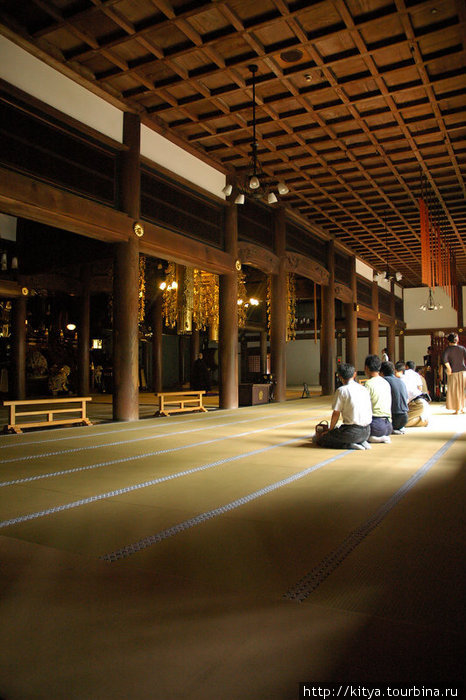 В храме Эйхэйдзи Фукуи, Япония