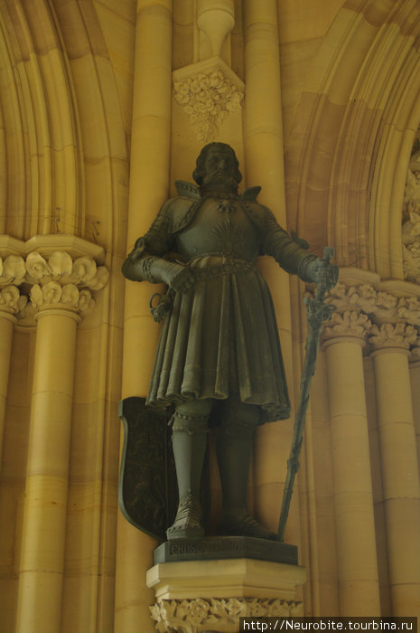 Статуи Лютера в холле церкви и других курфюрстов и герцогов Шпайер, Германия