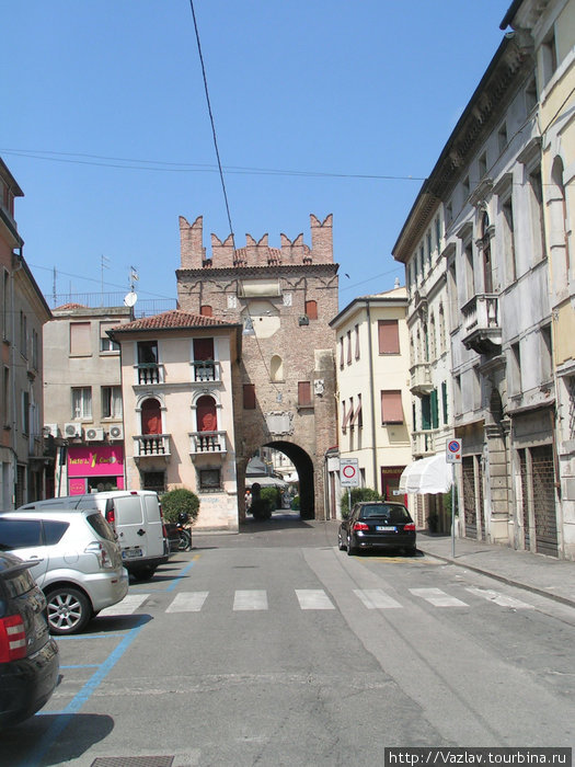 Ворота Сан-Бортоло / Porta San Bortolo