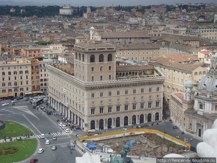 Попытка построить станцию метро на Пьяцца Венеция окончилась традиционной находкой древних развалин Рим, Италия