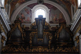 В церкви находится орган