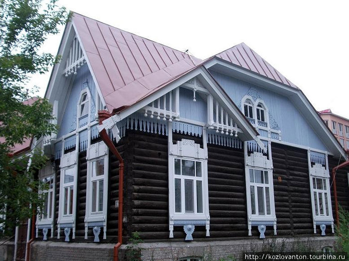 Дом на ул. Вершинина, 12 — это классический образец стиля модерн в Томске. Томск, Россия