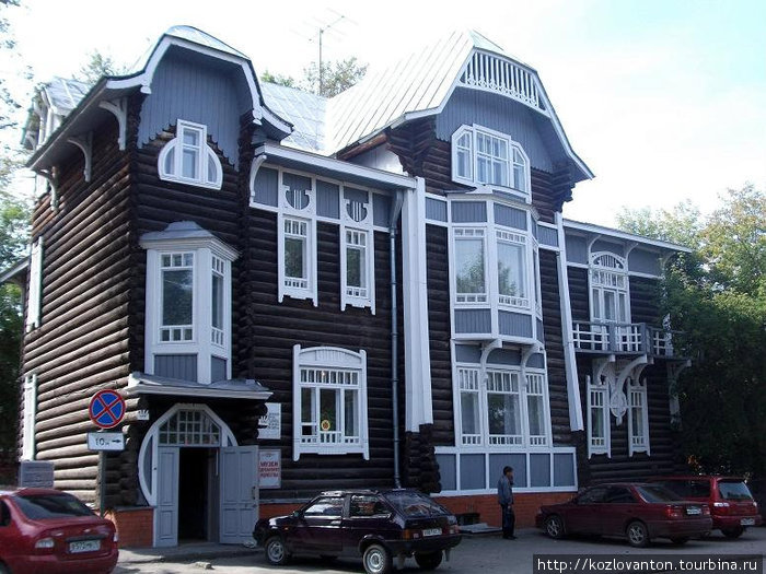 Дом архитектора Крячкова А.Д., спроектированный и построенный им собственноручно в 1910 г.  Ныне здесь находится музей деревянного зодчества Томска. Томск, Россия
