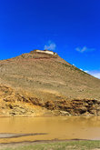 Chiu Monastery. Такая грязная вода в этом небольшом озерке потому, что из под земли бьют горячие источники