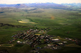 Вот так, примерно, выглядит обычный Исландский городок. Это, по моему, Хелла. Мы ее проскочили не останавливаясь, хотя именно отсюда можно свернуть к самой зловещей горе Исландии- вулкану Хекла.