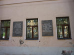Мемориальные доски на стене дома,где находилась мастерская А.Н.Лодыгина, и где был зажжен первый в мире электрический фонарь.