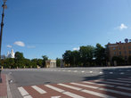 Красивейшая Площадь Пролетарской Диктатуры — по выходным дням здесь совсем нет людей.