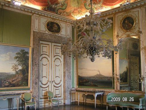 Одна из комнат королевских покоев Казерта, Италия