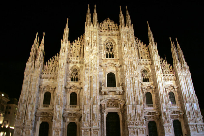 Миланский Дуомо ночью Милан, Италия