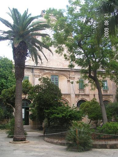 Садик по внутреннем дворе дворца Рабат, Мальта