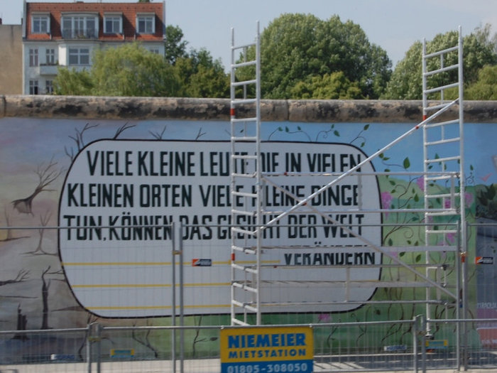 Вполне миленькая картинка, но вряд ли она уцелеет после реконструкции Берлинской стены. Берлин, Германия