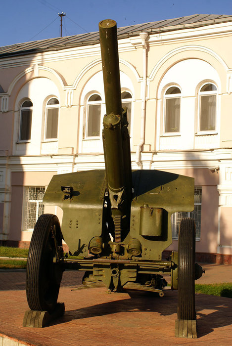 Гаубица у Военно-исторического музея Орёл, Россия