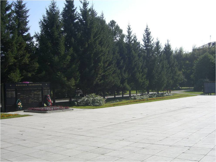 Площадь рядом с Вечным огнем Новосибирск, Россия
