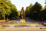 Мать и ребенок — памятник героям Великой Отечественной войны в Белгороде