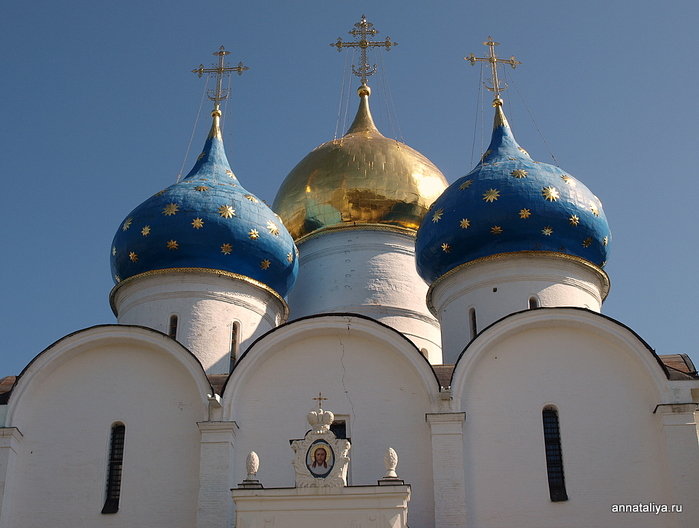Купола Успенского собора Сергиев Посад, Россия