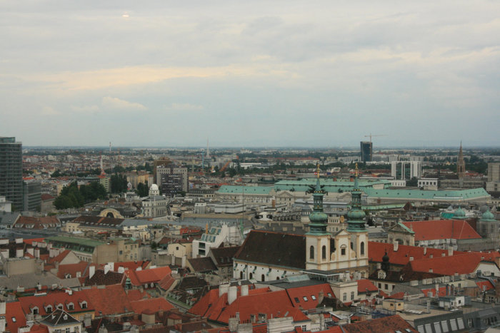 панорама Вены, открывающаяся с башни Собора Святого Стефана Вена, Австрия