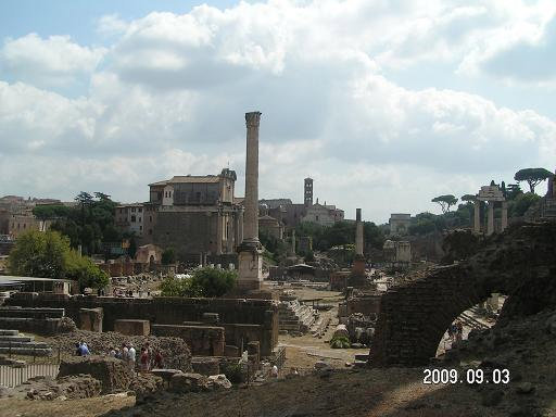 Здания сохранились не очень хорошо Рим, Италия