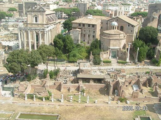 Древние и не очень древние строения Рим, Италия