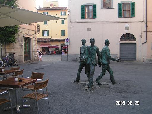 Три фигуры Пистоя, Италия