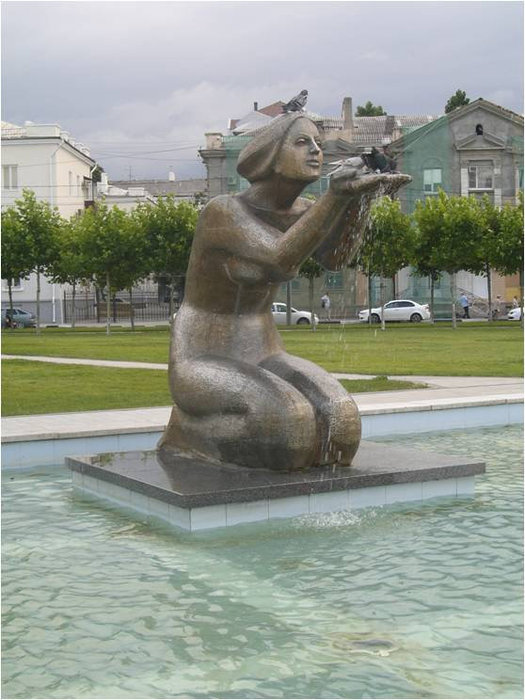 Скульптура-фонтан