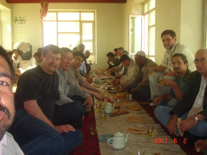 Обед в чайхане. Афганистан