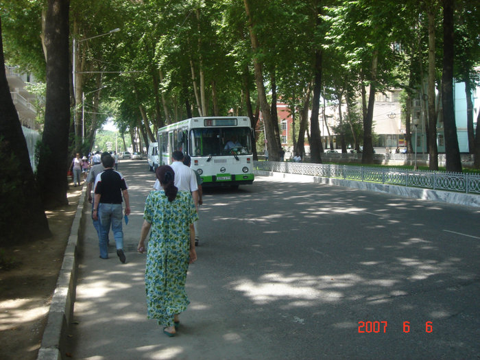 Душанбе, транспорта на улицах практически нет. Душанбе, Таджикистан