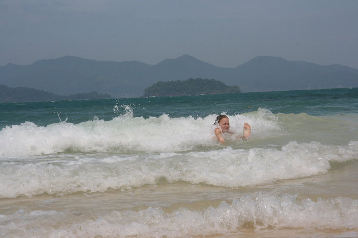 волны на острове Ко Вай Остров Чанг, Таиланд