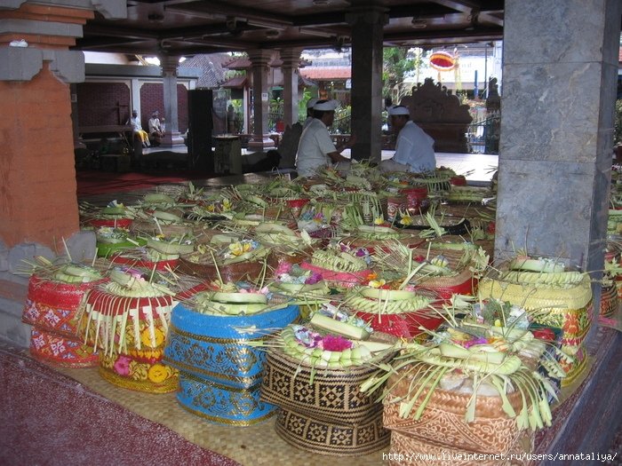 Корзиночки с дарами Бали, Индонезия