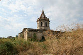Развалины армянского храма на пустыре
