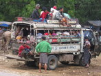 Затем я отправилась в город Баго. Находится он в трех часах езды от Голден Рока, и ехала я на обычном автобусе. Но, вообще, между городами, которые расположены недалеко друг от друга, в Мьянме ездят пикапы. Вот такие! :)