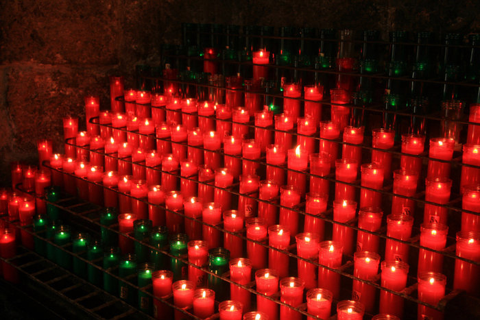 свечи в монастыре Монтсеррат Монастырь Монтсеррат, Испания