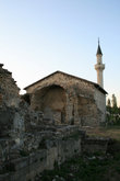 Мечеть Бейбраса и остатки медресе, учрежденного в 30-х годах 14 века