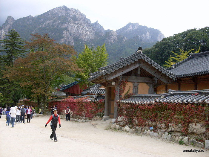 Монастырь Синхын-са — один из самых старейших не только в Корее, но и в Азии Республика Корея