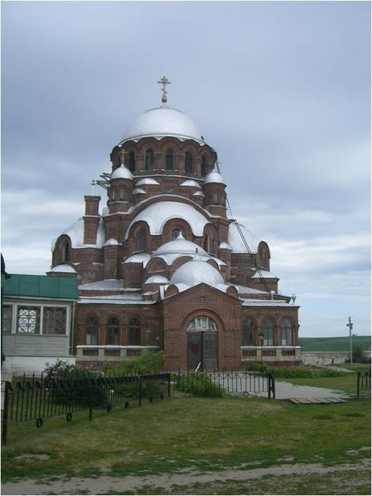 Собор со снежной крышей Свияжск, Россия