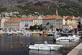 Городок Сень. Здесь иногда море замерзает. Но и летом вода холоднее, чем в других местах Хорватии.
