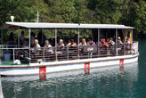Паром для туристов на Плитвицких озерах