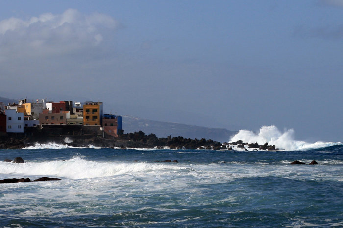 огромная волна Остров Тенерифе, Испания