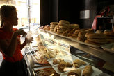 Трудный выбор — в булочной в Белграде