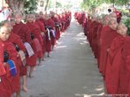 При очень многих монастырях есть школы, куда принимают маленьких мальчиков, которые хотят стать монахами. И таких мальчиков в Мьянме не мало